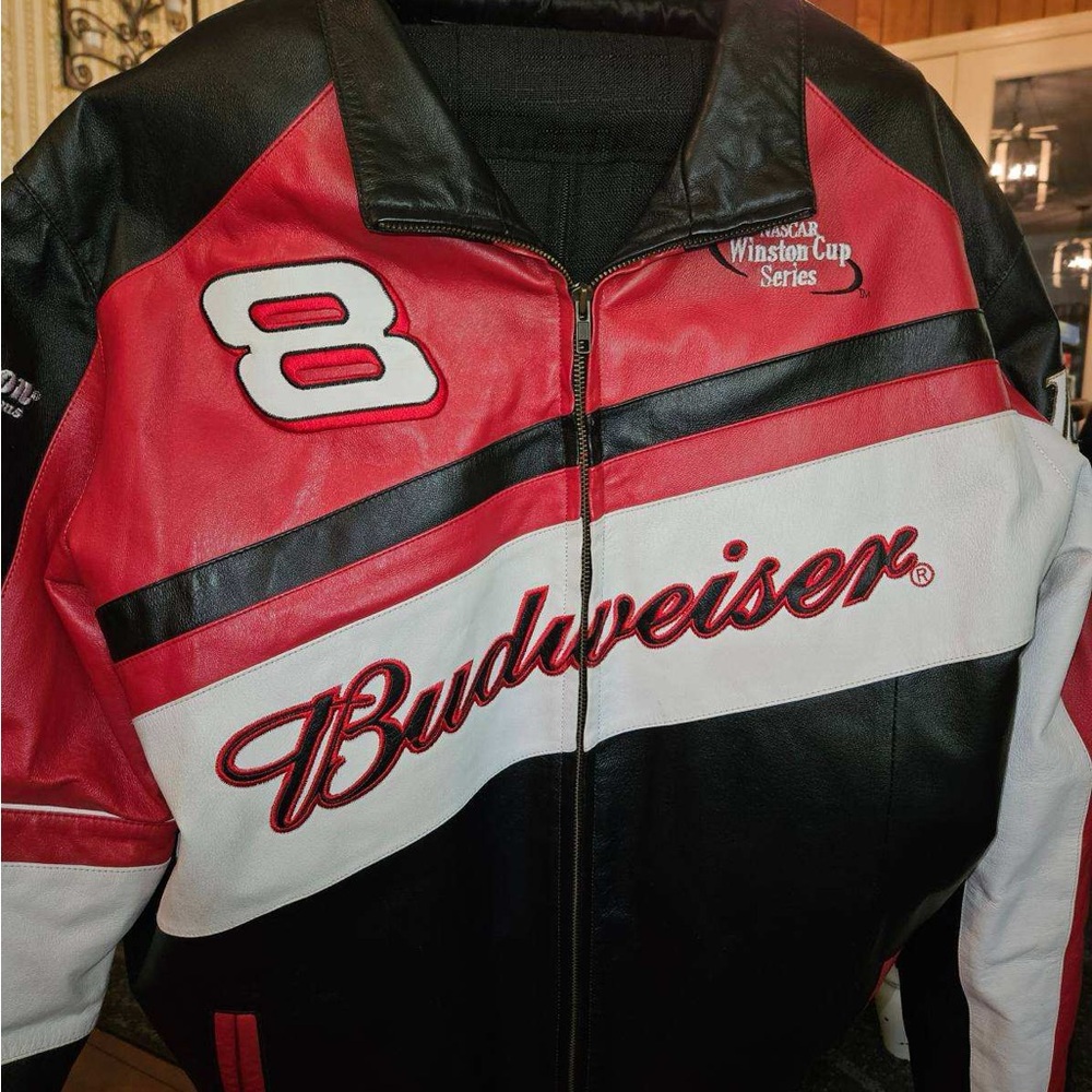 Men’s NASCAR Leather Jacket in excellent condition size large